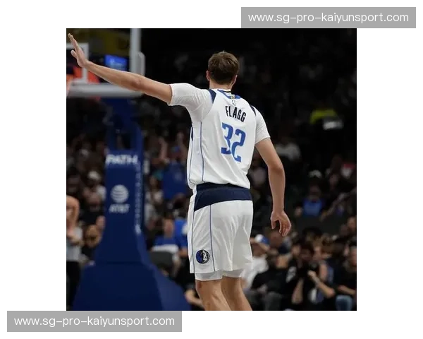 状元弗拉格亮相独行侠！基德放话让他打控卫，夏联首秀大战詹皇儿子